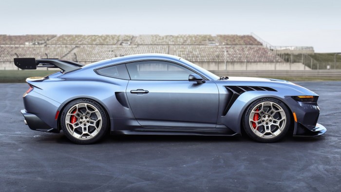 Ez a Ford Porschékkal vetekszik, Ferrarit reggelizik 6