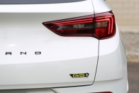 Mit ad egy Opel, ha drágább 20 milliónál és 300 lóerős? 86