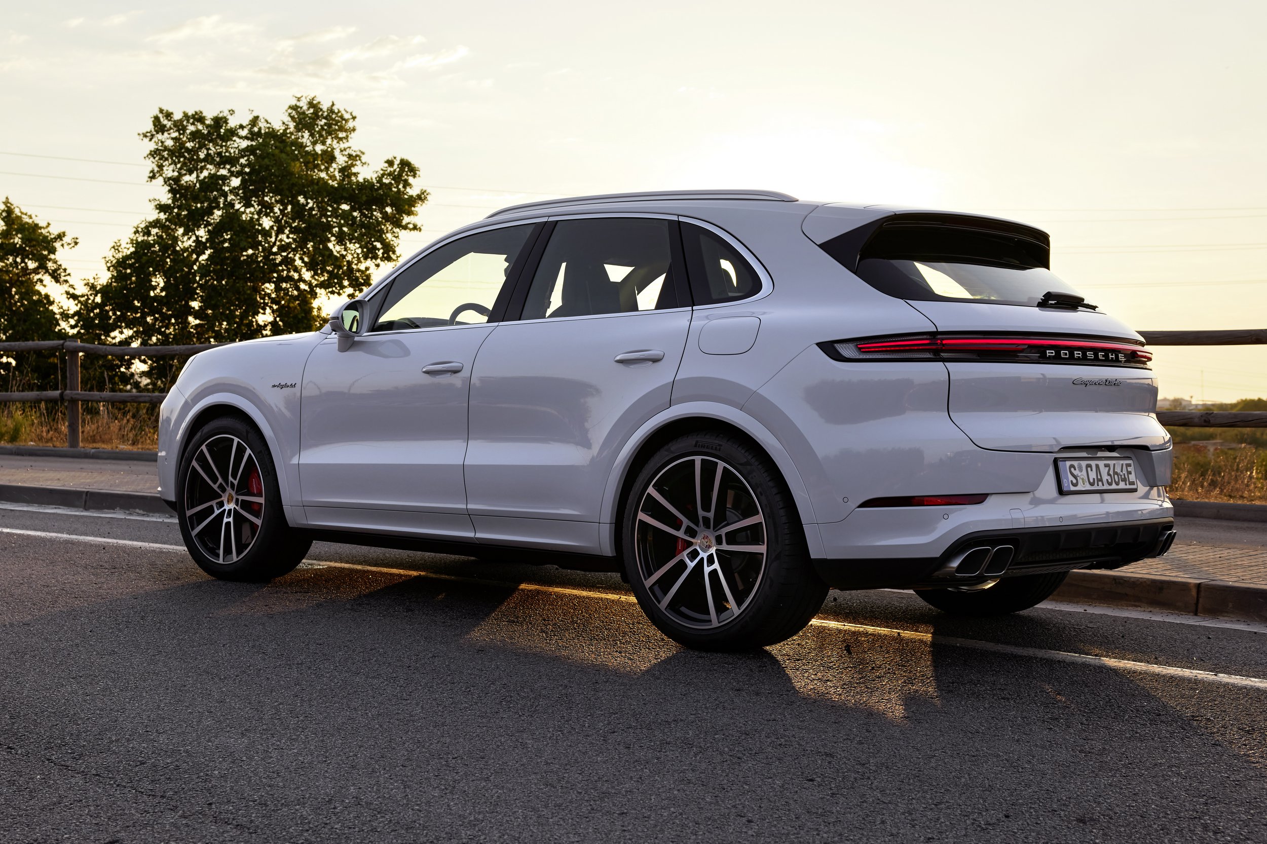 Nem volt még ennél erősebb, gyorsabb, drágább Porsche SUV 7