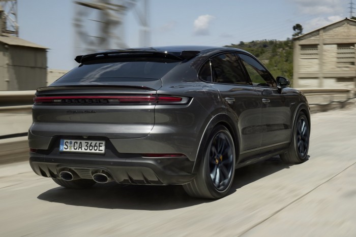Nem volt még ennél erősebb, gyorsabb, drágább Porsche SUV 9