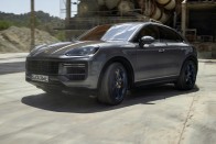 Nem volt még ennél erősebb, gyorsabb, drágább Porsche SUV 19