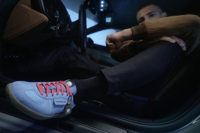 Ünneplős cipőket kap a születésnapos sportkocsi