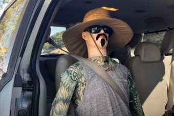 Próbababával trükköznek az autósok, hogy kikerüljék a dugót