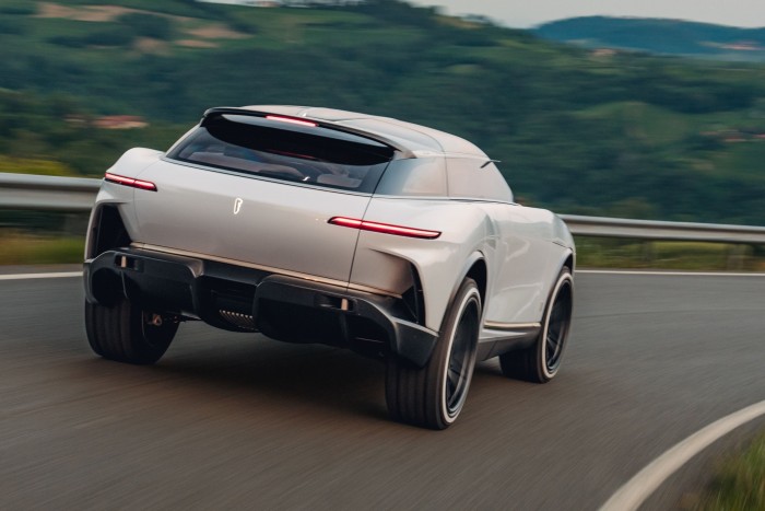 Egyszerre brutális és elegáns ez az olasz tanulmányautó 6 | Vezess Egyszerre brutális és elegáns ez az olasz tanulmányautó 6