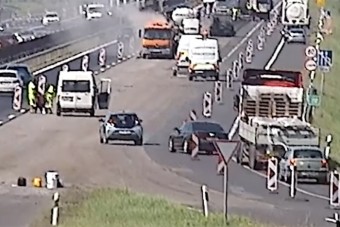 Felfoghatatlan baleset az M3-ason, ezt művészet volt így összehozni