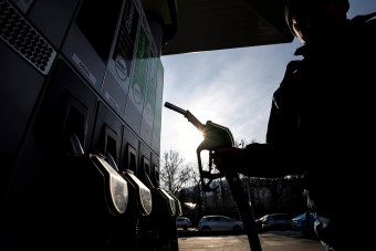 Pénteken igen nagyot ugrik felfelé az üzemanyagok ára