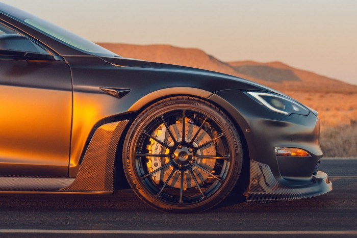 Látványra is kigyúrták a legerősebb Teslát 6