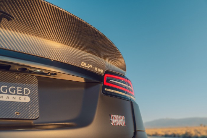 Látványra is kigyúrták a legerősebb Teslát 7