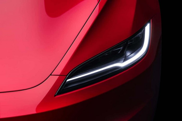 Messzebb megy a megújult kis Tesla 6