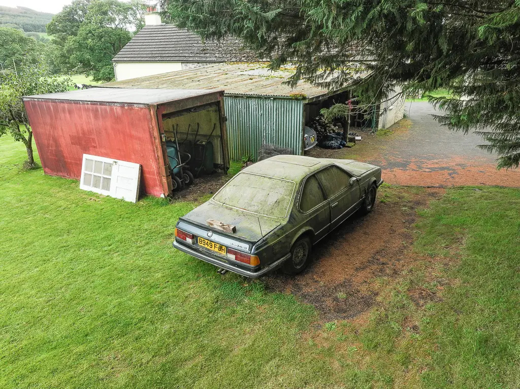 The BMW 5 rolled out of the barn screaming for a new opportunity