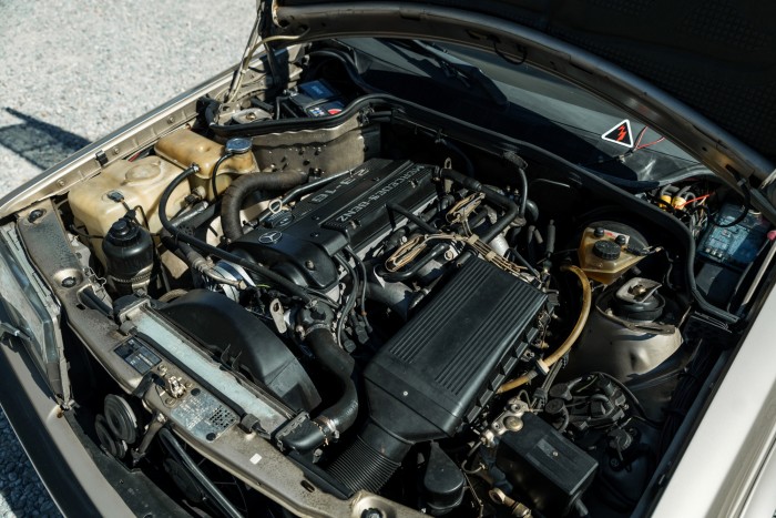 Ez a Mercedes közel 200 millióért is jó vétel lehet 8