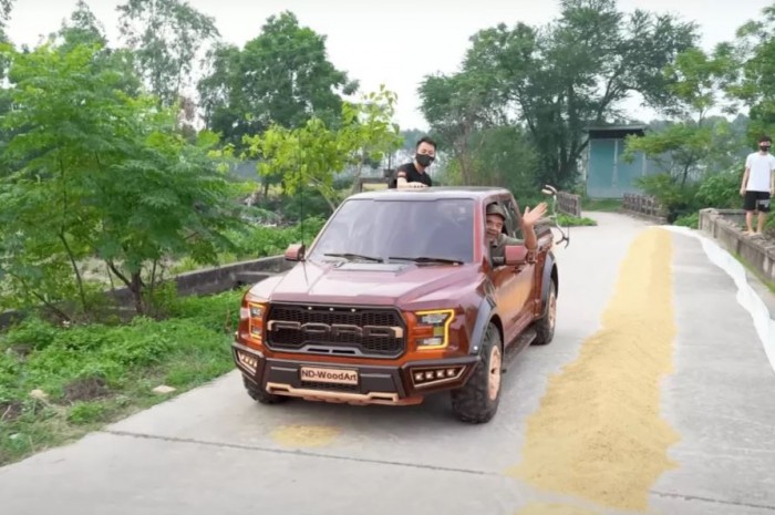 Hiába a videó és a fotók, alig hisszük el, hogy ez az autó fából készült 1