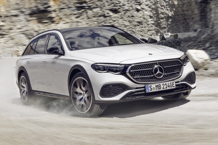 Magasan hordja az orrát a legdögösebb E-osztály