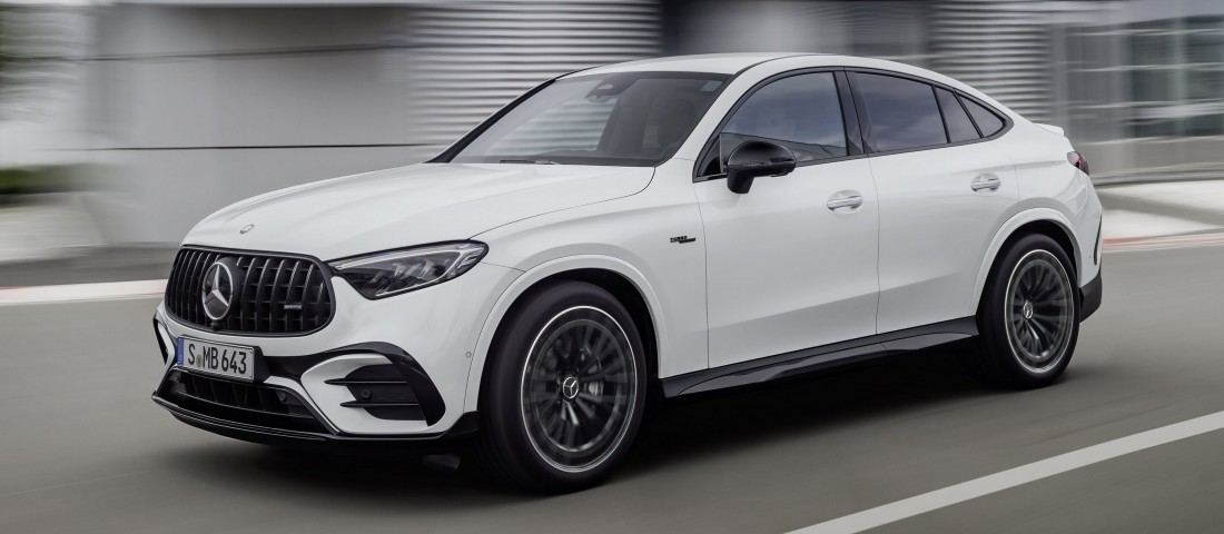 Sportkocsiként gyorsul ez a kéttonnás terepkupé