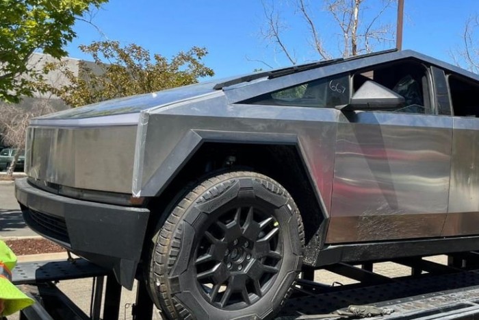 Röhögnek rajta és imádják: ezért nagy durranás a Tesla Cybertruck