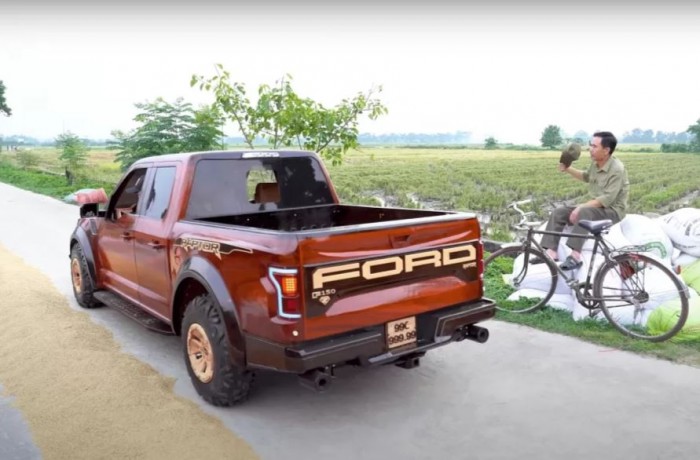 Hiába a videó és a fotók, alig hisszük el, hogy ez az autó fából készült 2