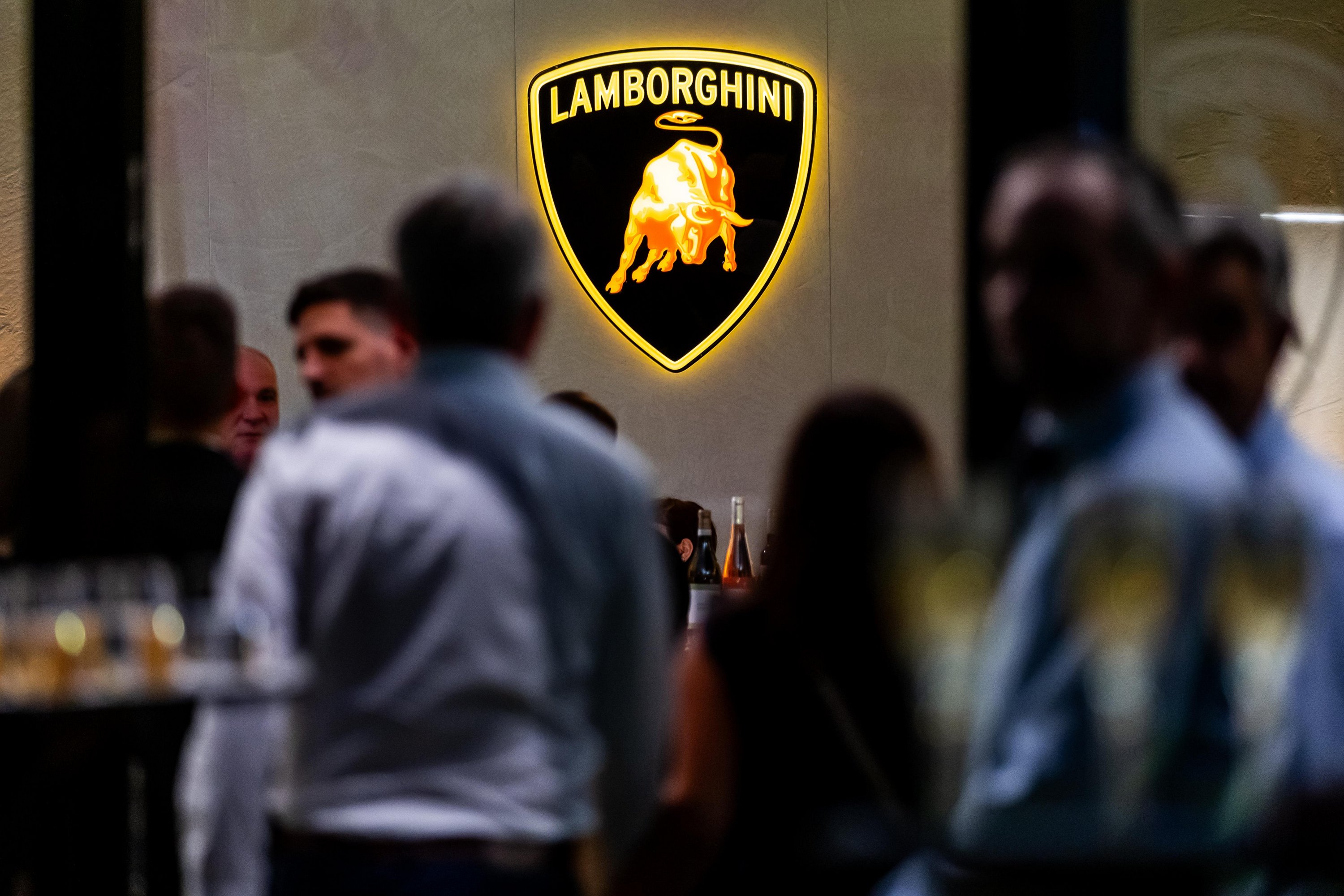 Nem kell már külföldre menni, ha Lamborghinit vennél 14