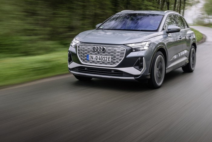 Egyedi hangon énekel a gyalogosoknak az új Audi 9