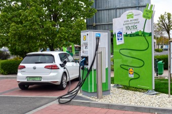 Kiderült, mennyibe fog fájni a villanyautósoknak ez a változás