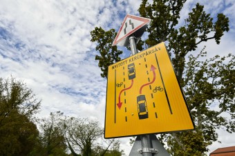 Új helyen felbukkanó bringásokra kell figyelni az autósoknak