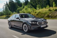 Végre sorhatost kap a BMW 5-ös 50