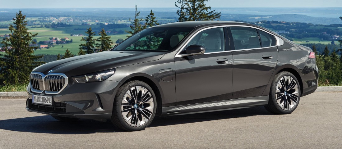 Végre sorhatost kap a BMW 5-ös