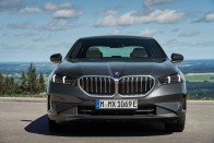 Végre sorhatost kap a BMW 5-ös 63