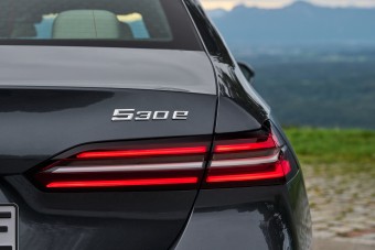 Végre sorhatost kap a BMW 5-ös