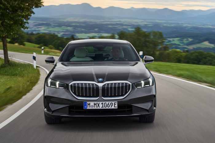 Végre sorhatost kap a BMW 5-ös 6