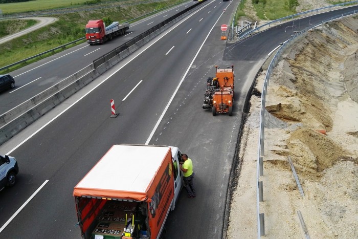 Így kell rendes csíkot húzni az aszfaltra! 6