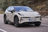 Bizarr formavilágú elektromos SUV kopogtat Európában 56