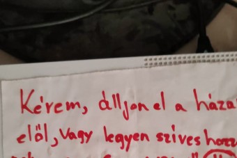 Szemtelen parkolásért ilyen jópofa cetlit autós még nem kapott