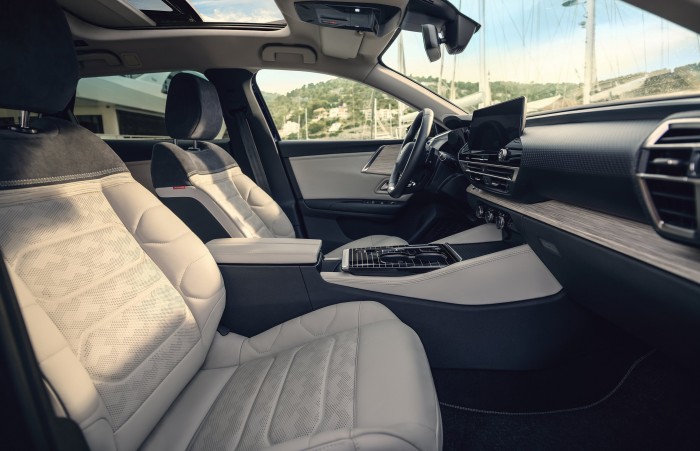 Kedvenc istenünkhöz imádkozik ez a Citroën 7