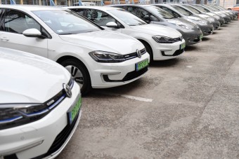 Jóval kevesebb zöld rendszámos autó van az utakon, mint hinnénk