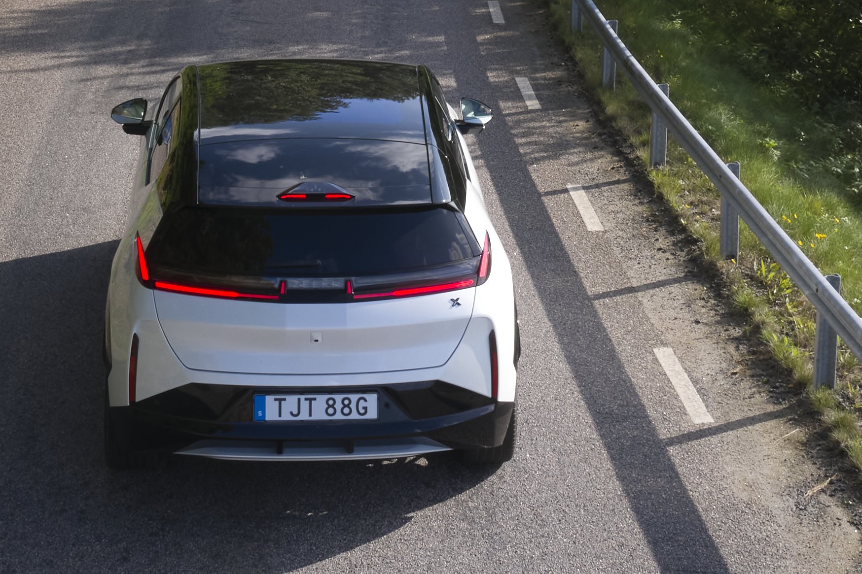 Bizarr formavilágú elektromos SUV kopogtat Európában 10