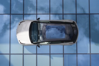 Kontrasztok kereszttüzében virít a svéd-kínai szabadidőjármű