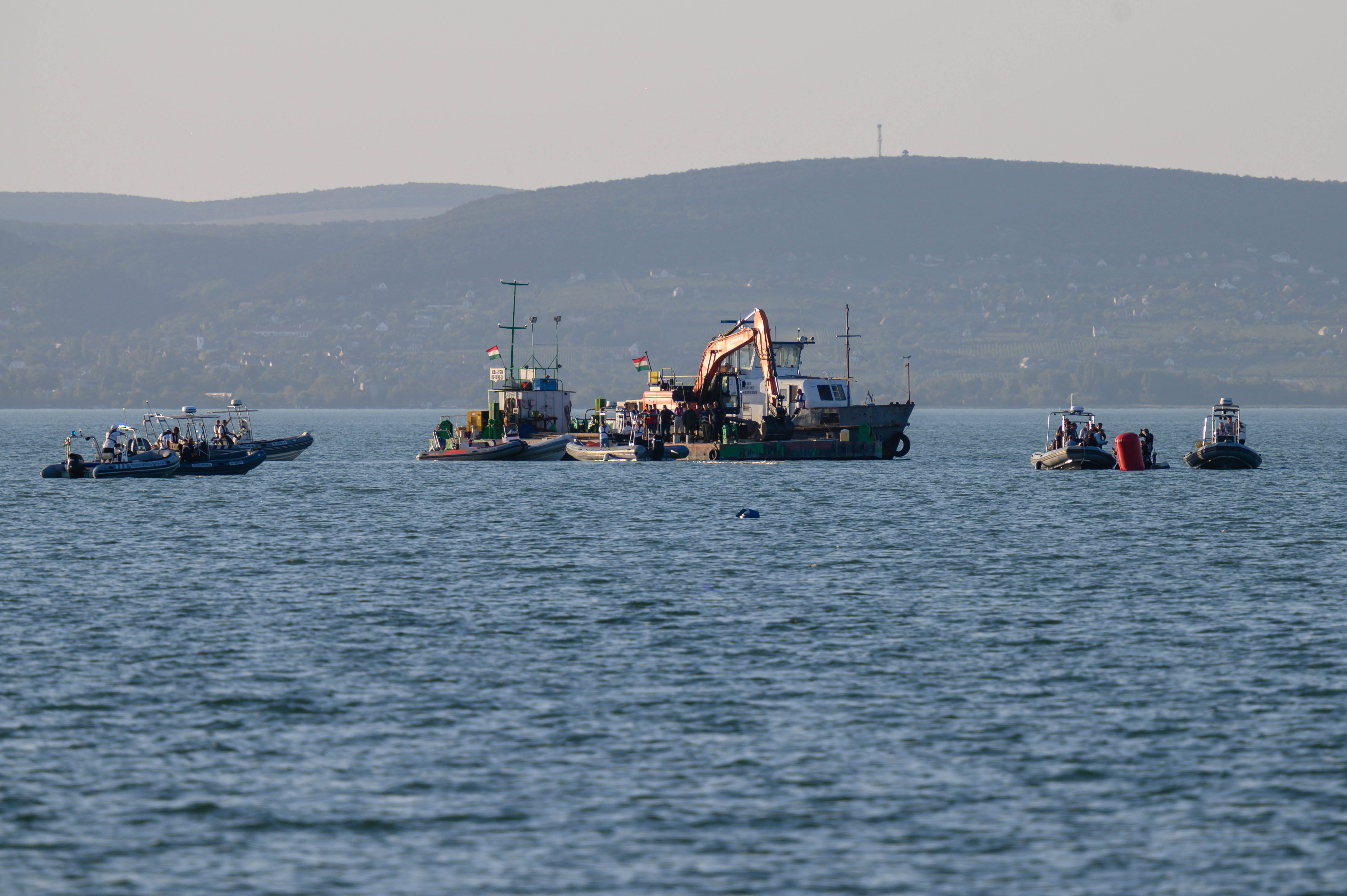 Így emelték ki a Balatonba zuhant helikoptert 1