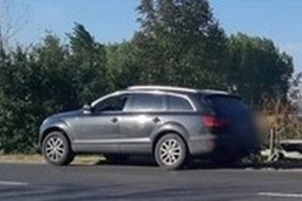 Q7-essel próbálták hazavinni a kisbuszt, hiba volt