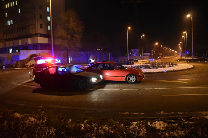 Féltékenységből üldözte a volt barátnőjét egy debreceni autós 1