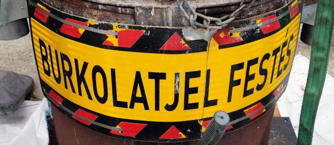 Így kell rendes csíkot húzni az aszfaltra!