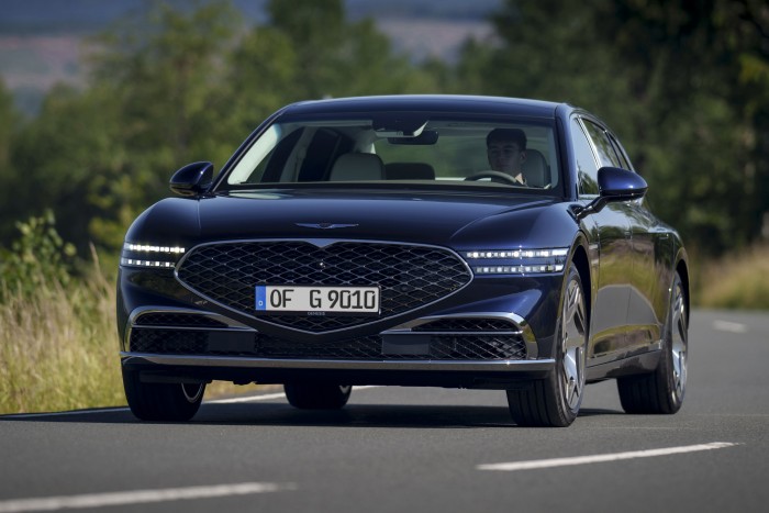 Megérkezett Európába Korea legkényelmesebb autója 6