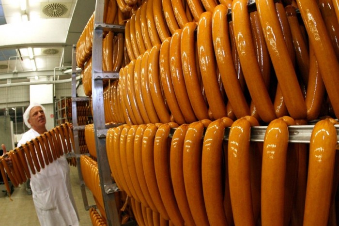 Megunták a vegán kolbászt a Volkswagen dolgozói, visszakövetelték a disznóból készültet