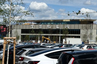 Saját vonatot indított a Tesla