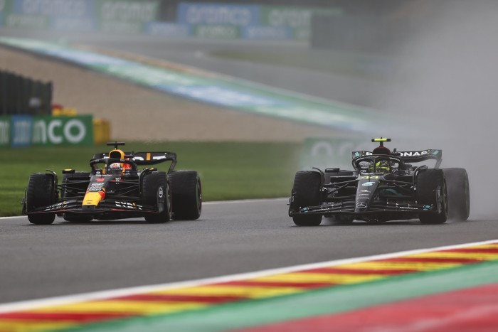 Verstappen: Hamilton irigy a sikereimre 2 | Vezess Verstappen: Hamilton irigy a sikereimre 2
