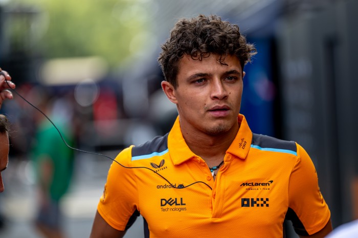 Kikészítik az új Forma-1-es autók Norris testét 1