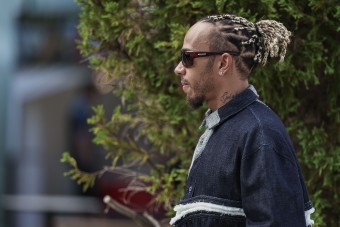 F1: Mesterséges intelligenciára bízná a büntetéseket Hamilton