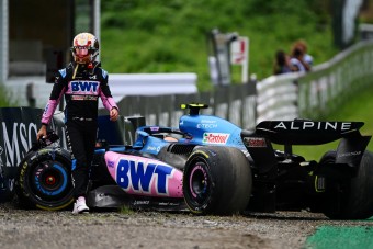Megszakították az F1-es szabadedzést Japánban
