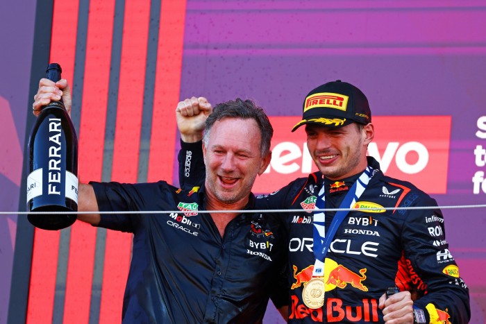F1: Ünneplés közben állt bele Pérezbe a Red Bull 2 F1: Ünneplés közben állt bele Pérezbe a Red Bull 2