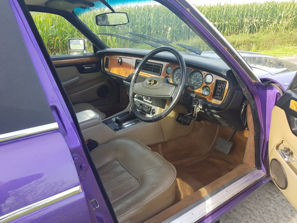 Hatkerekű lila agymenés lett az egykori angol elegáns típusból 4