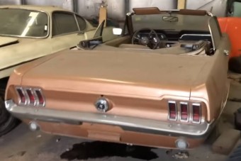 Százmilliókat érő rejtett kincsekre bukkantak egy raktárban